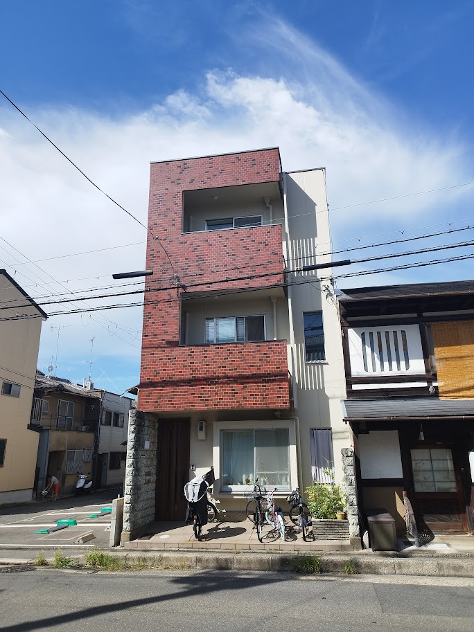 E house